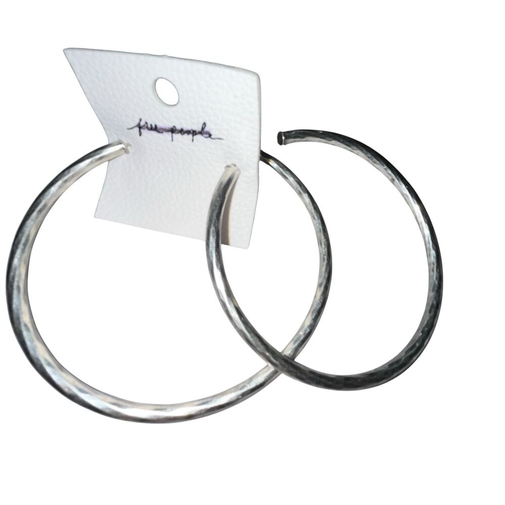 NWT Free People Silver Distressed Hoop Earrings – 3½"